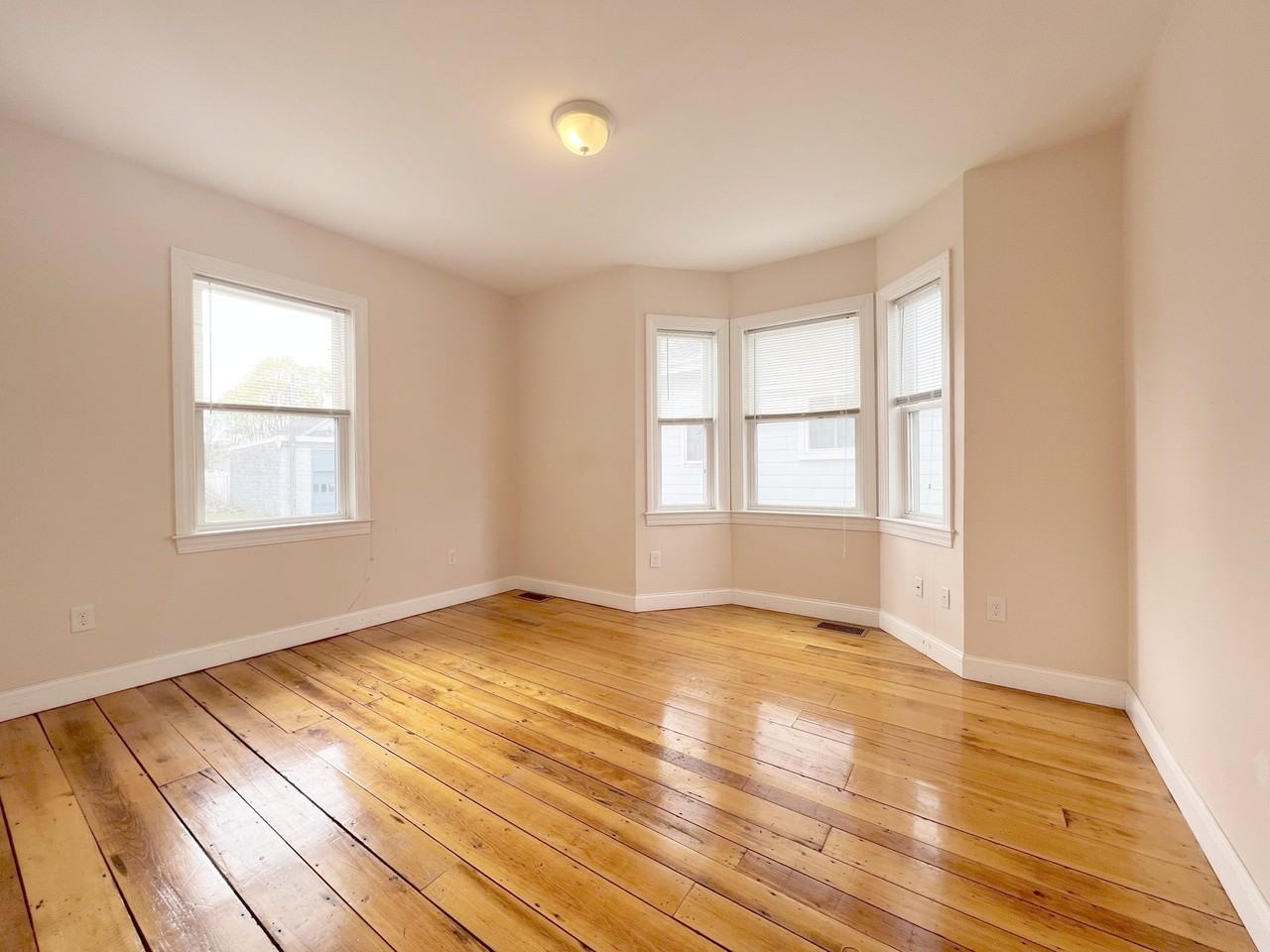 1040 Hyde Park Ave #1 - Photo 5 of 7