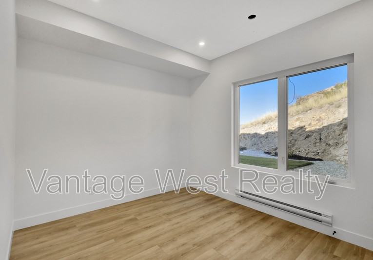 1122 - Photo 3 of 21