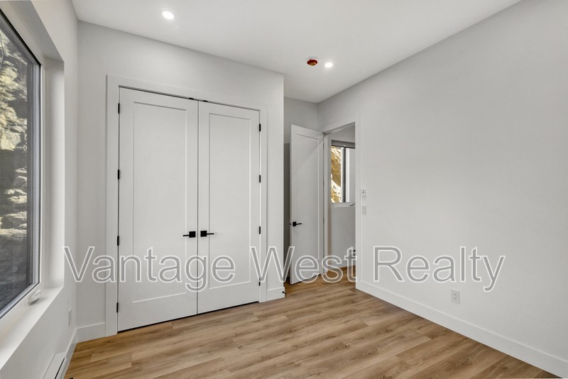 1122 - Photo 4 of 21