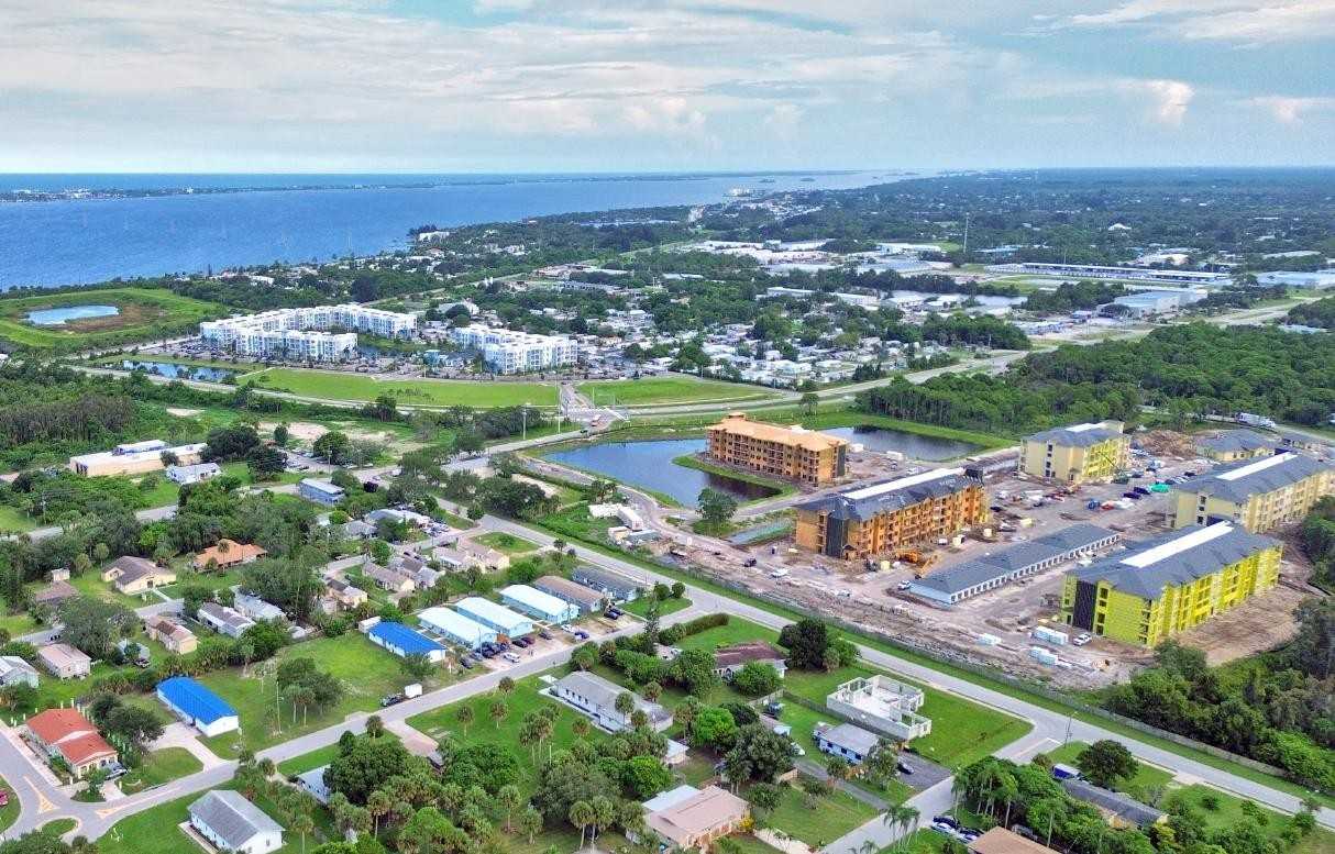 2123 Washington St NE - Photo 4 of 4