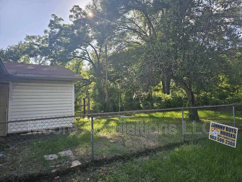 1811 Nowlin St - Photo 3 of 19