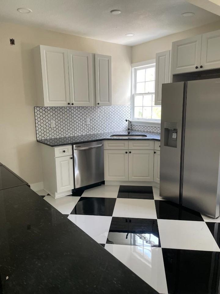 2147 Saint Johns Ave - Photo 5 of 11