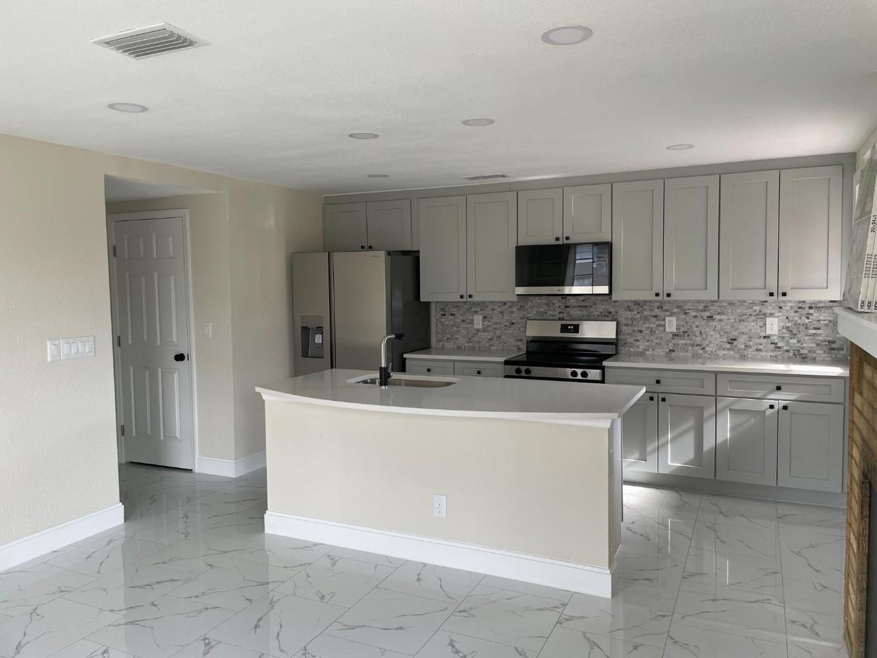 2149 Saint Johns Ave - Photo 4 of 11