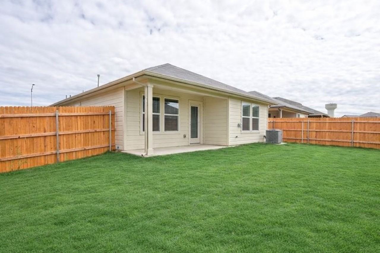 121 Roanwood Dr #1 - Photo 2 of 10