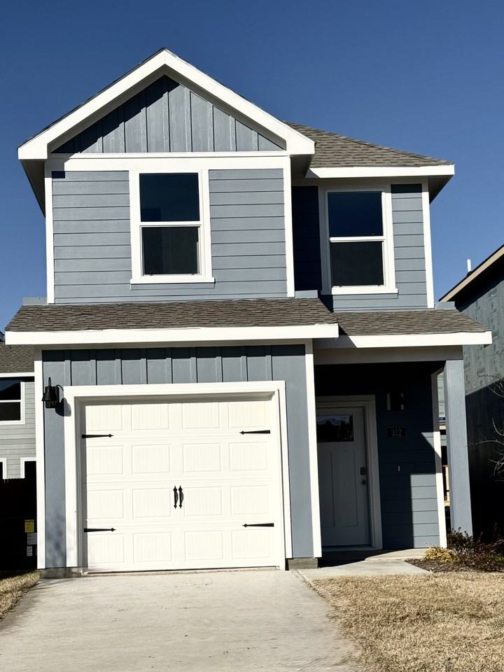 312 Arbor Dr #1 - Photo 2 of 2