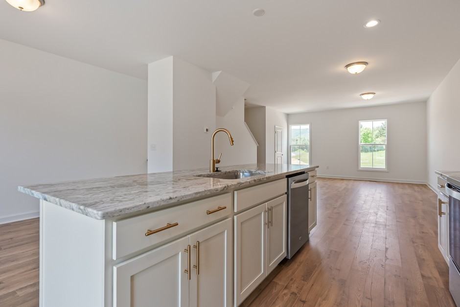 1085 Balsam Ln - Photo 6 of 17