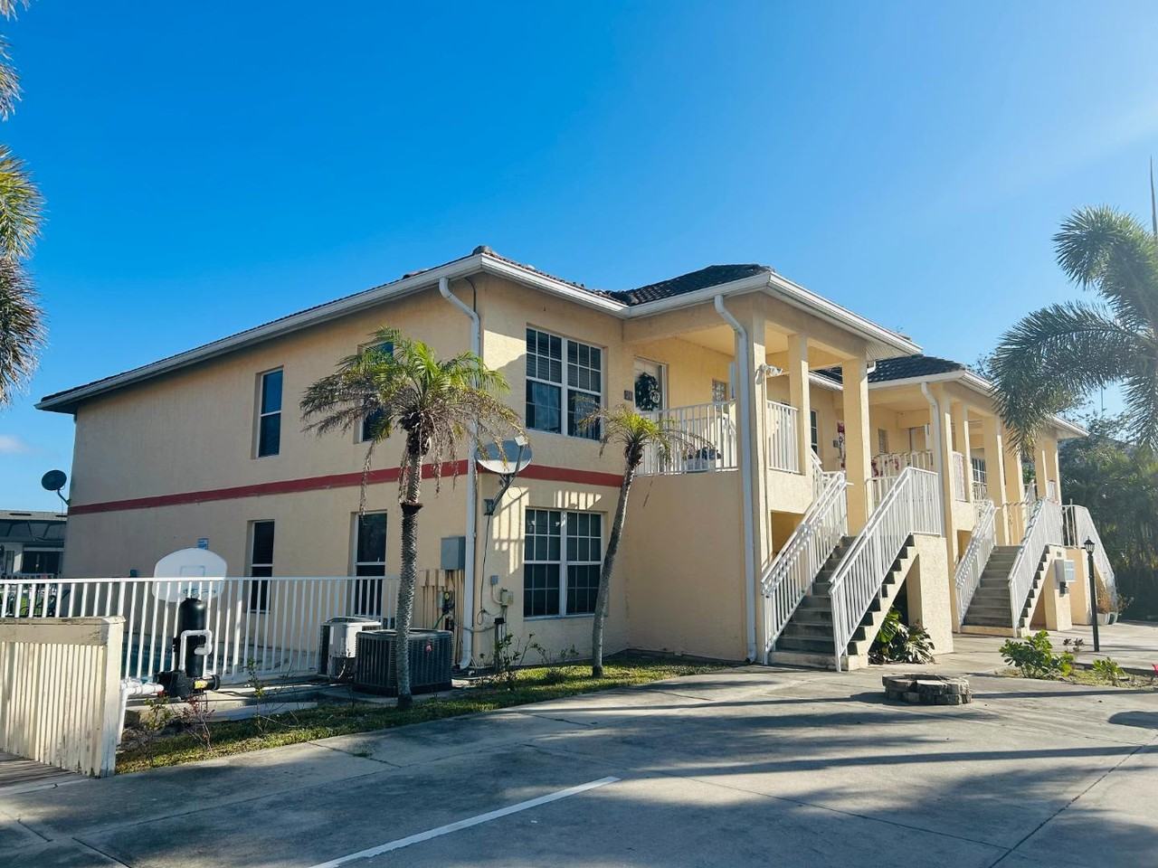 909 SW 47th Ter - Photo 2 of 2