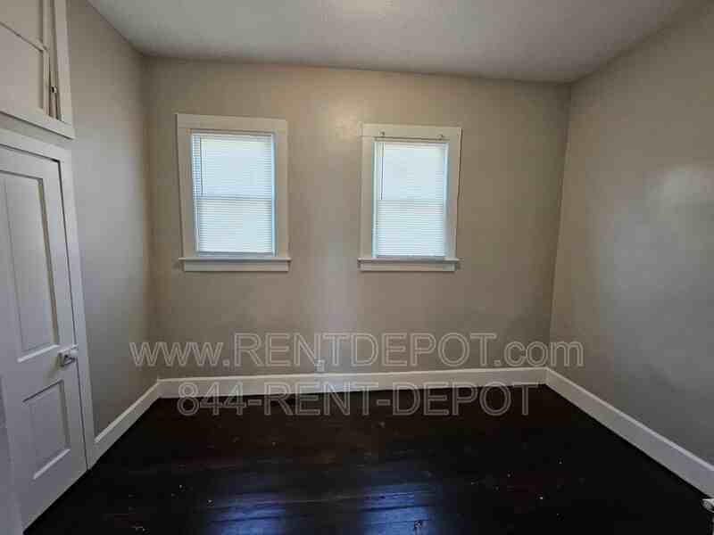 304 S Grand Ave - Photo 5 of 8