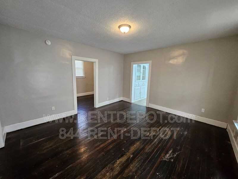 304 S Grand Ave - Photo 6 of 8