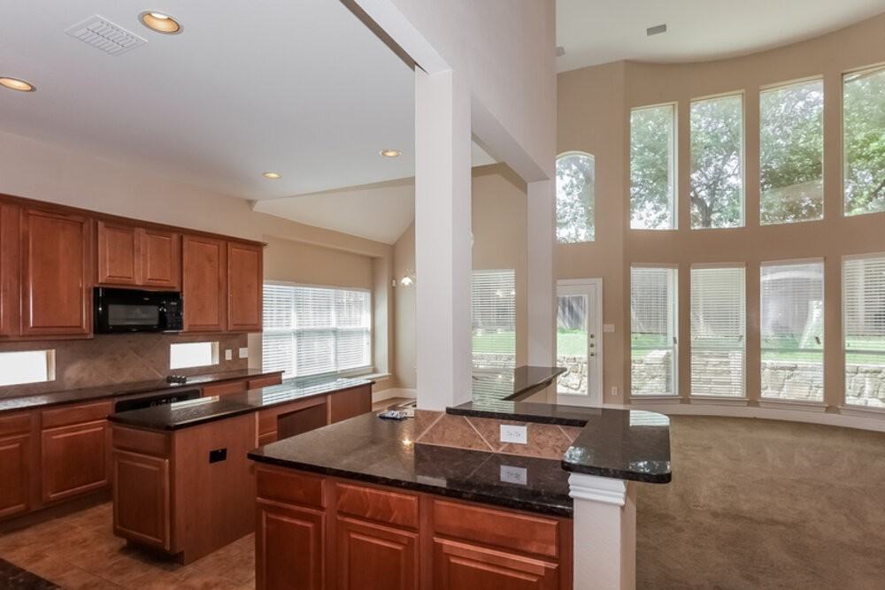 3405 Marymount Dr - Photo 6 of 13