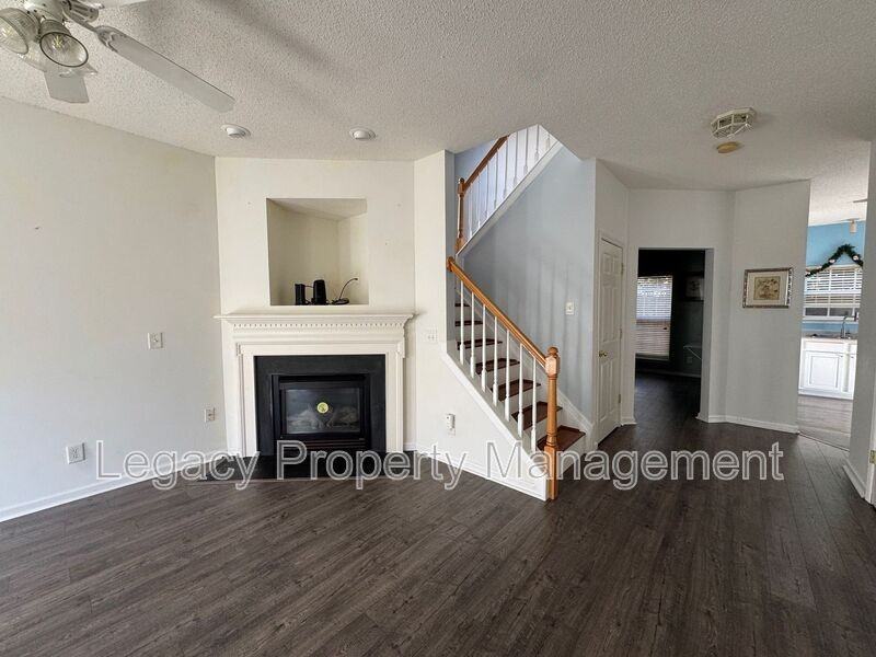 1140 Briarwood Dr - Photo 2 of 20