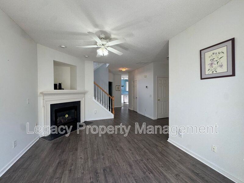 1140 Briarwood Dr - Photo 3 of 20