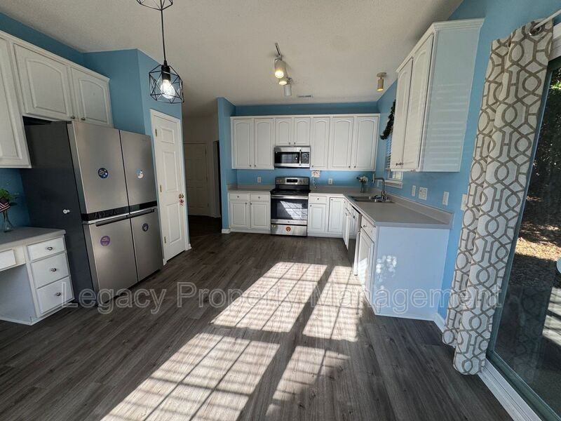 1140 Briarwood Dr - Photo 5 of 20