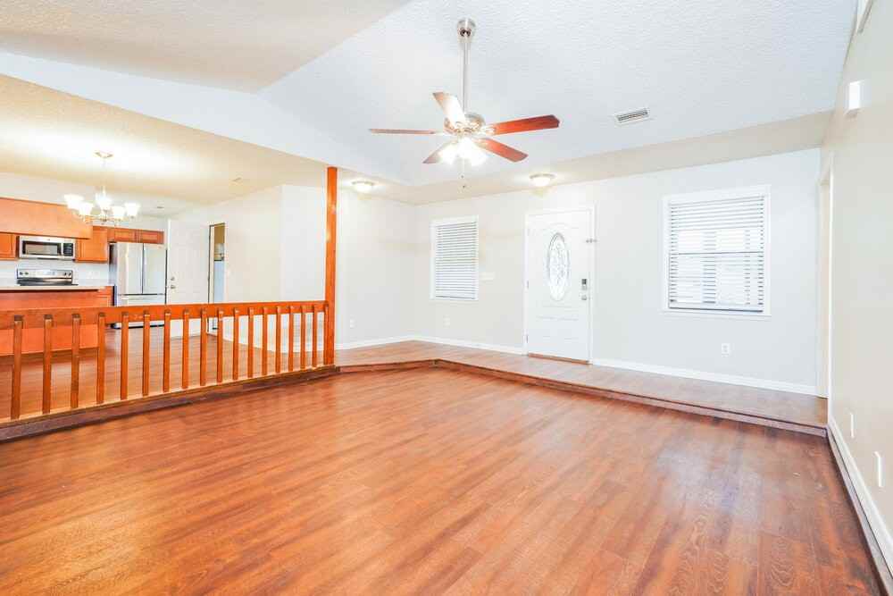 1855 Sherwood Dr - Photo 4 of 16