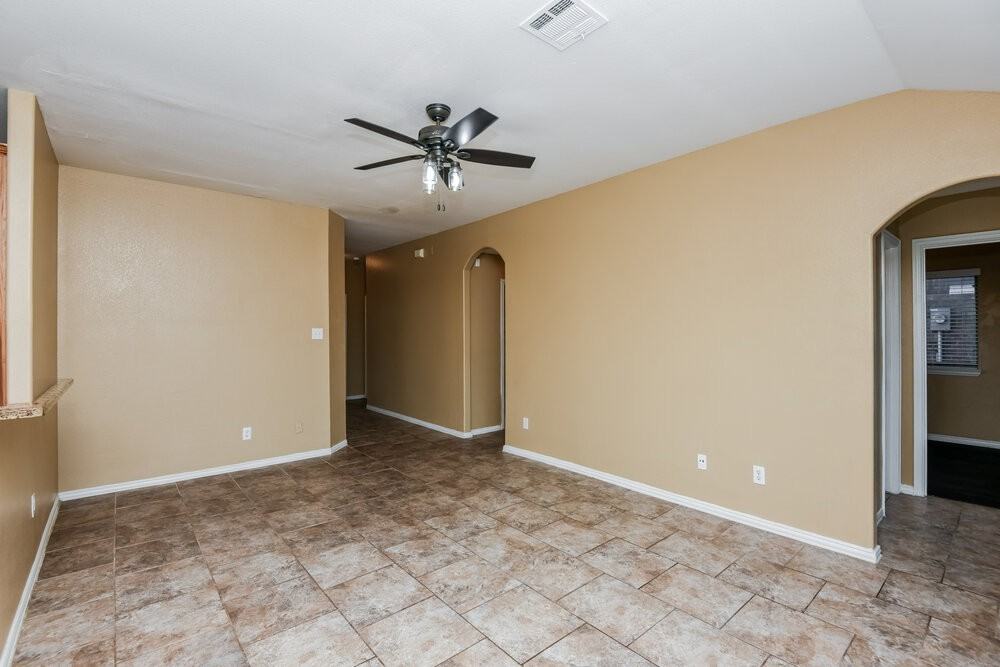 1901 Belshire Ct - Photo 3 of 16