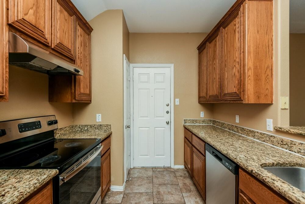 1901 Belshire Ct - Photo 7 of 16