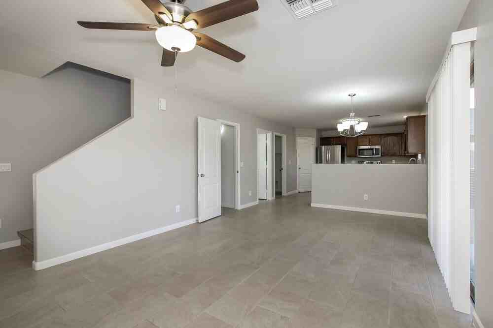 11704 W Mauna Loa Ln - Photo 4 of 17