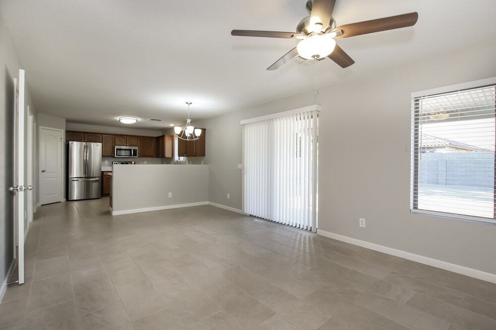 11704 W Mauna Loa Ln - Photo 5 of 17