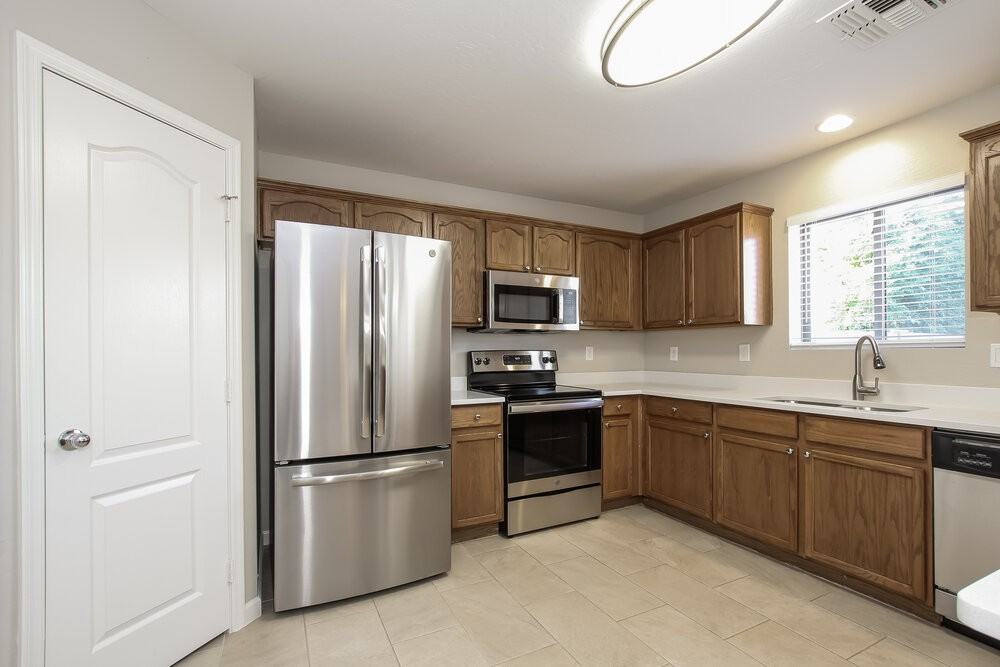 11704 W Mauna Loa Ln - Photo 7 of 17