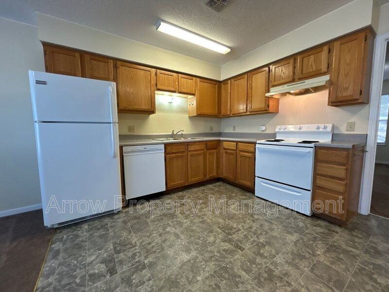 1015 14th St - Photo 2 of 6