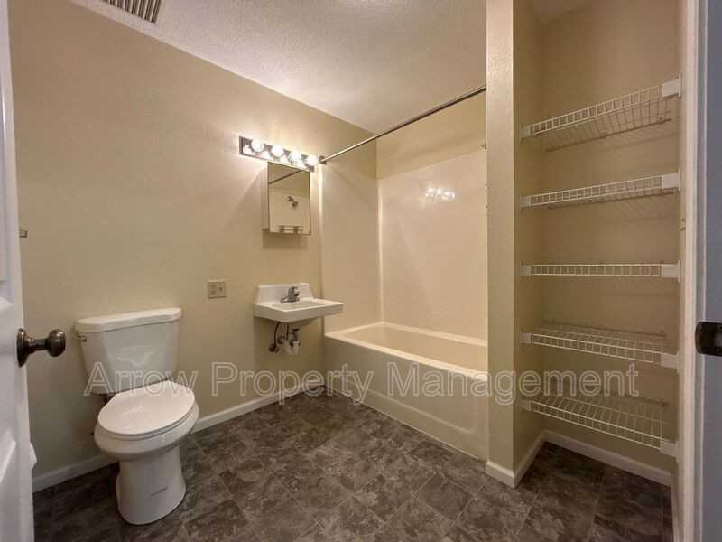 1015 14th St - Photo 4 of 6