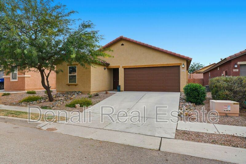 8559 W Pelican Pl - Photo 2 of 26