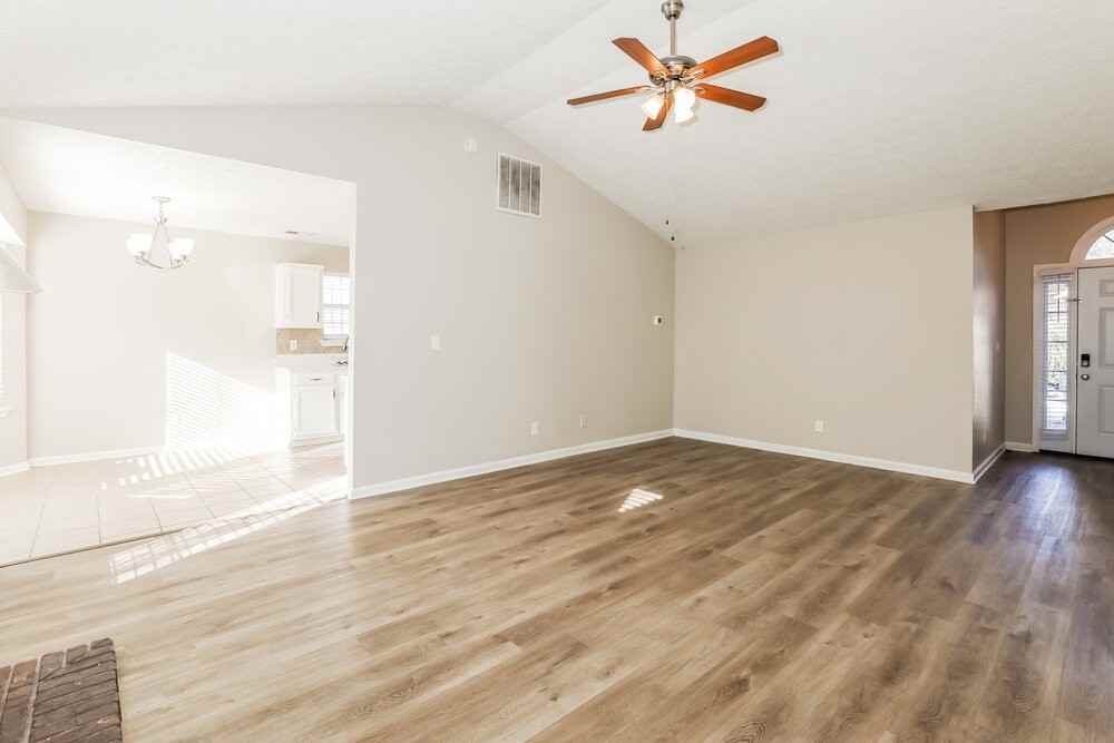 939 Maple Leaf Rdg - Photo 5 of 16