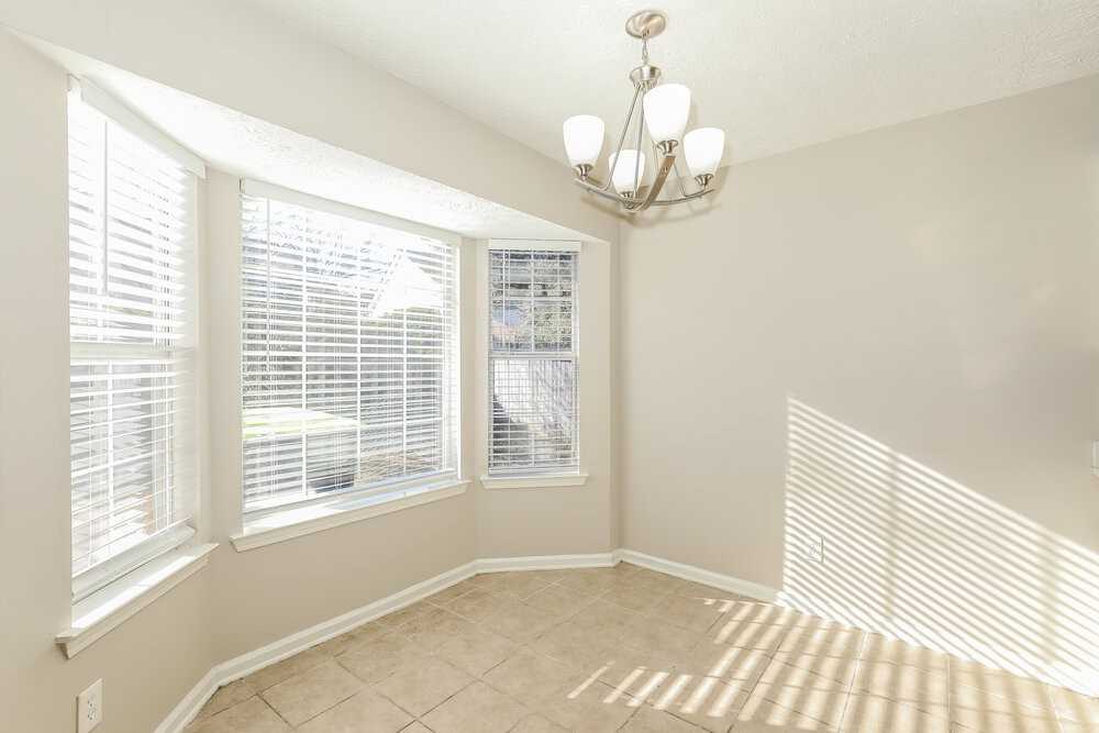 939 Maple Leaf Rdg - Photo 6 of 16