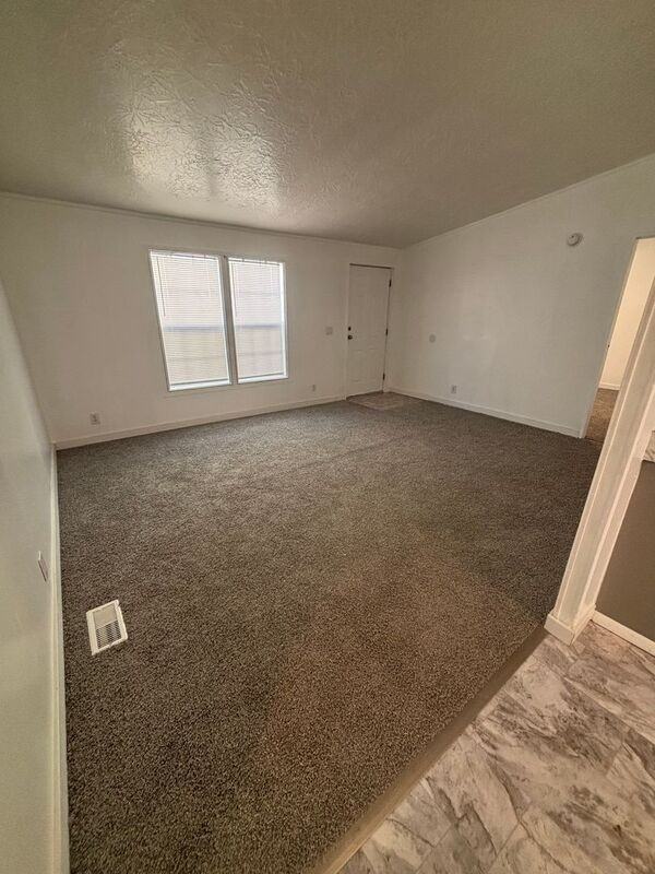 301 Archie St - Photo 6 of 14