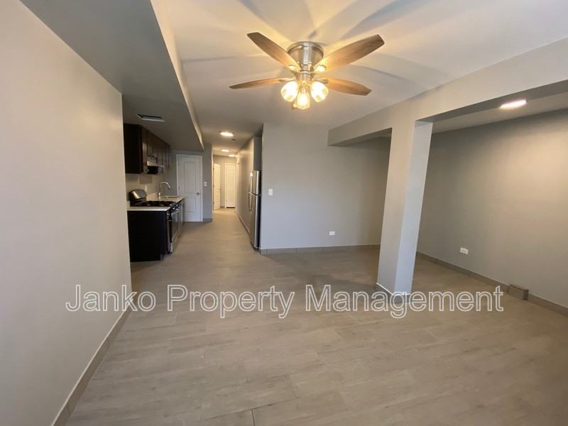 5700 S Wabash Ave - Photo 2 of 11