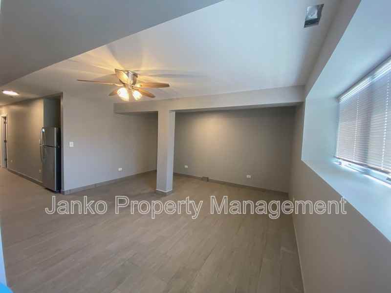 5700 S Wabash Ave - Photo 4 of 11