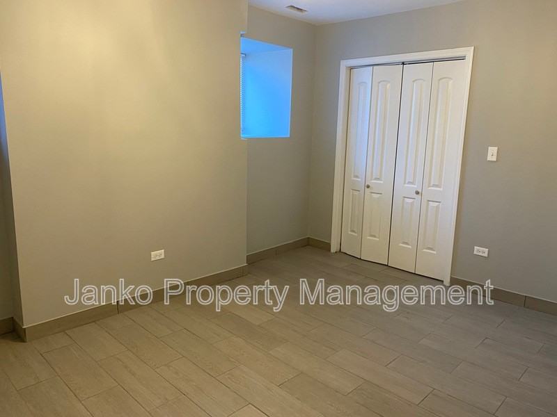 5700 S Wabash Ave - Photo 5 of 11