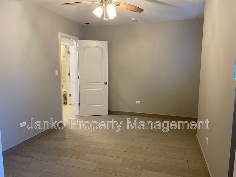 5700 S Wabash Ave - Photo 6 of 11