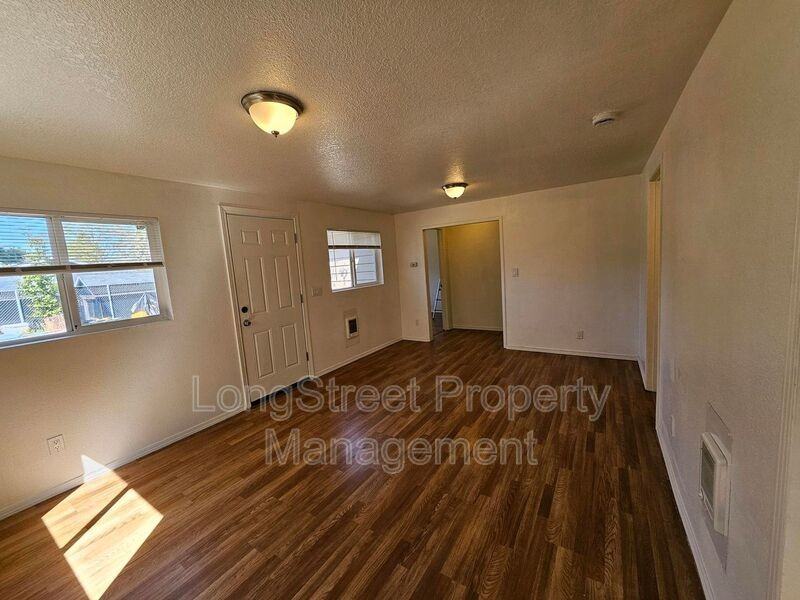 4553 Ne 105th Ave #2 - Photo 7 of 19