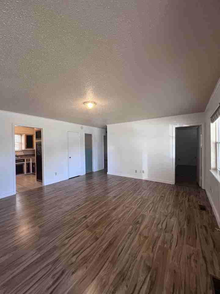 735 Nw 5th St #1 - Photo 4 of 25