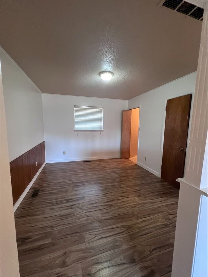 735 Nw 5th St #1 - Photo 6 of 25