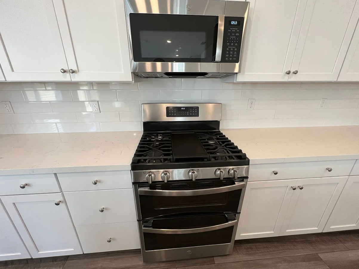 3573 Hammock Ave #1 - Photo 3 of 20