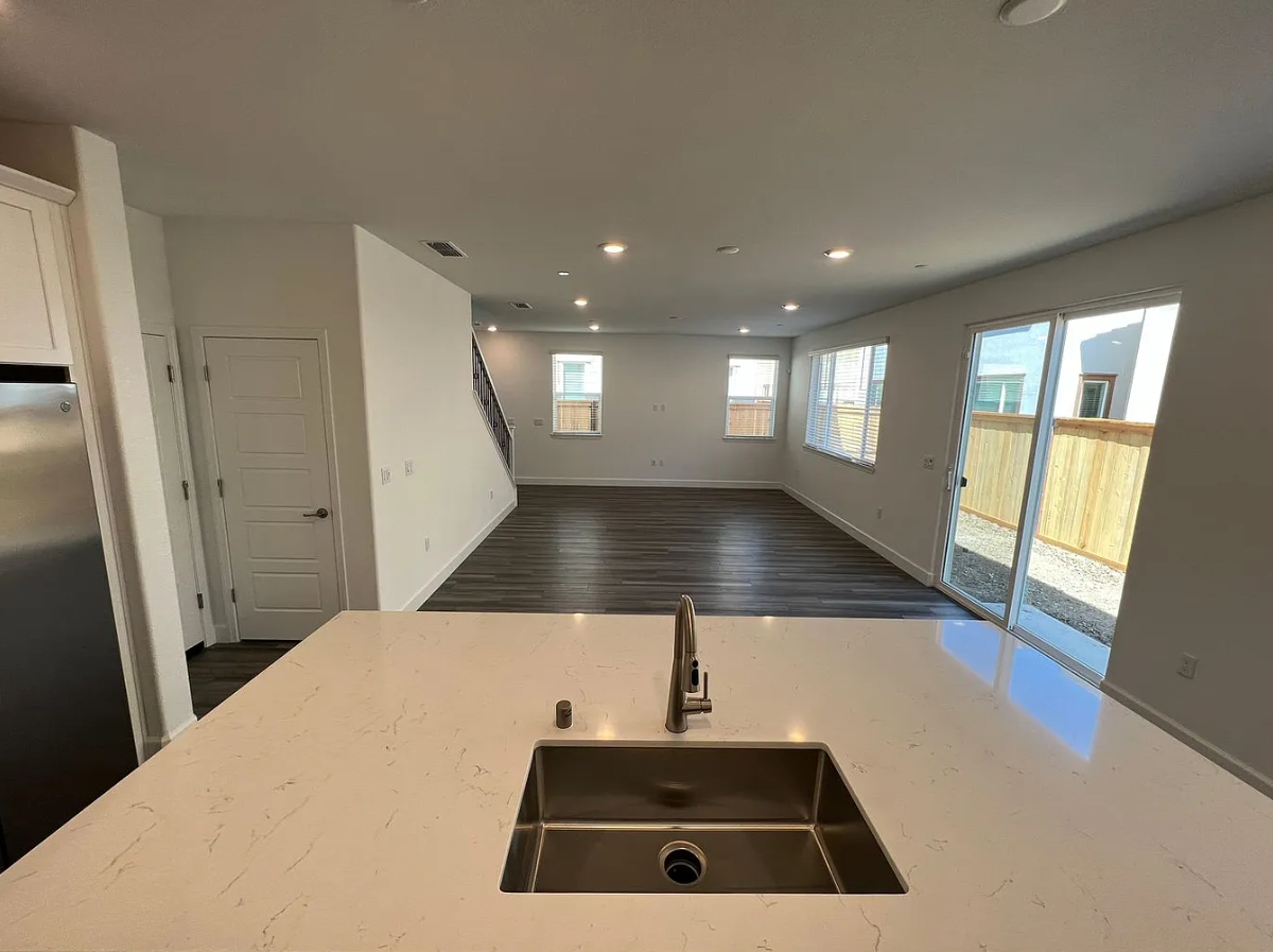 3573 Hammock Ave #1 - Photo 4 of 20