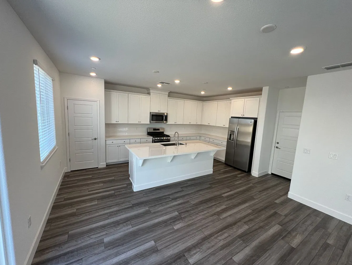 3573 Hammock Ave #1 - Photo 5 of 20