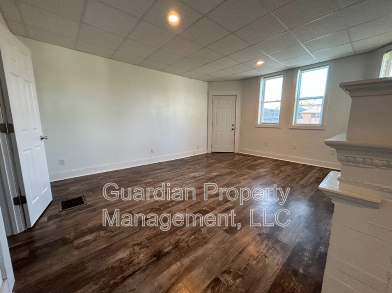 108 N Buchanan St #3 - Photo 3 of 14