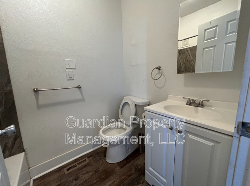 108 N Buchanan St #3 - Photo 5 of 14