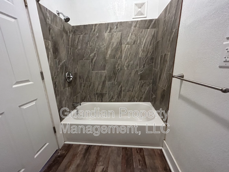 108 N Buchanan St #3 - Photo 6 of 14