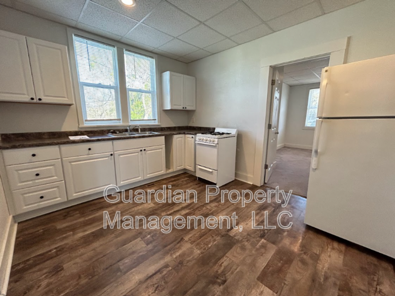 108 N Buchanan St #3 - Photo 7 of 14