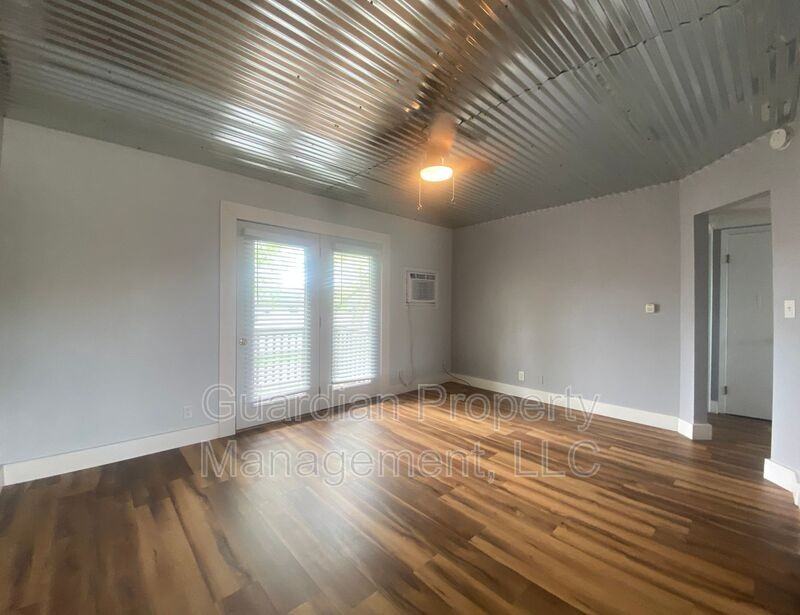 W 8th St - Photo 2 of 18