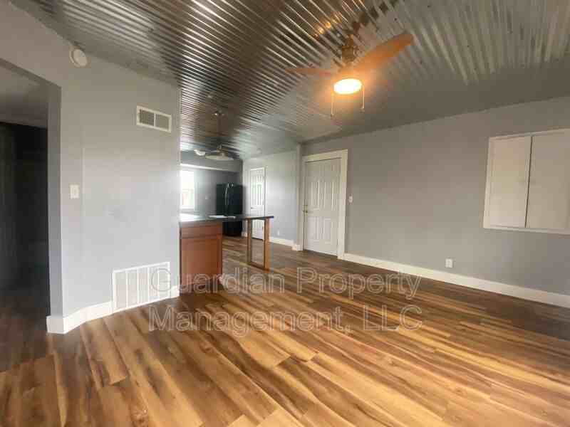 W 8th St - Photo 3 of 18