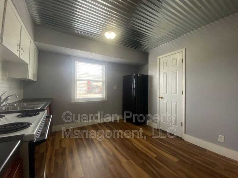 W 8th St - Photo 6 of 18