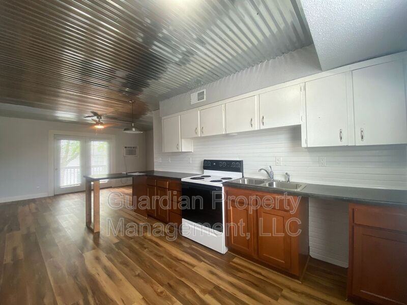 W 8th St - Photo 7 of 18