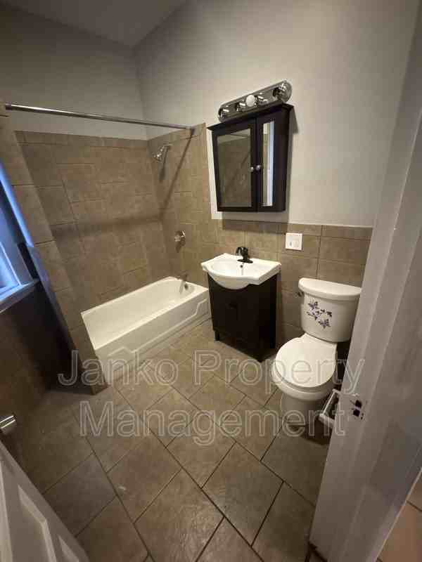 7132 S Ingleside Ave #2 - Photo 4 of 8