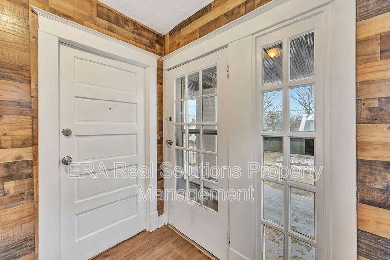 2241 Hannaford Ave - Photo 4 of 27