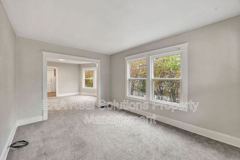 2241 Hannaford Ave - Photo 6 of 27